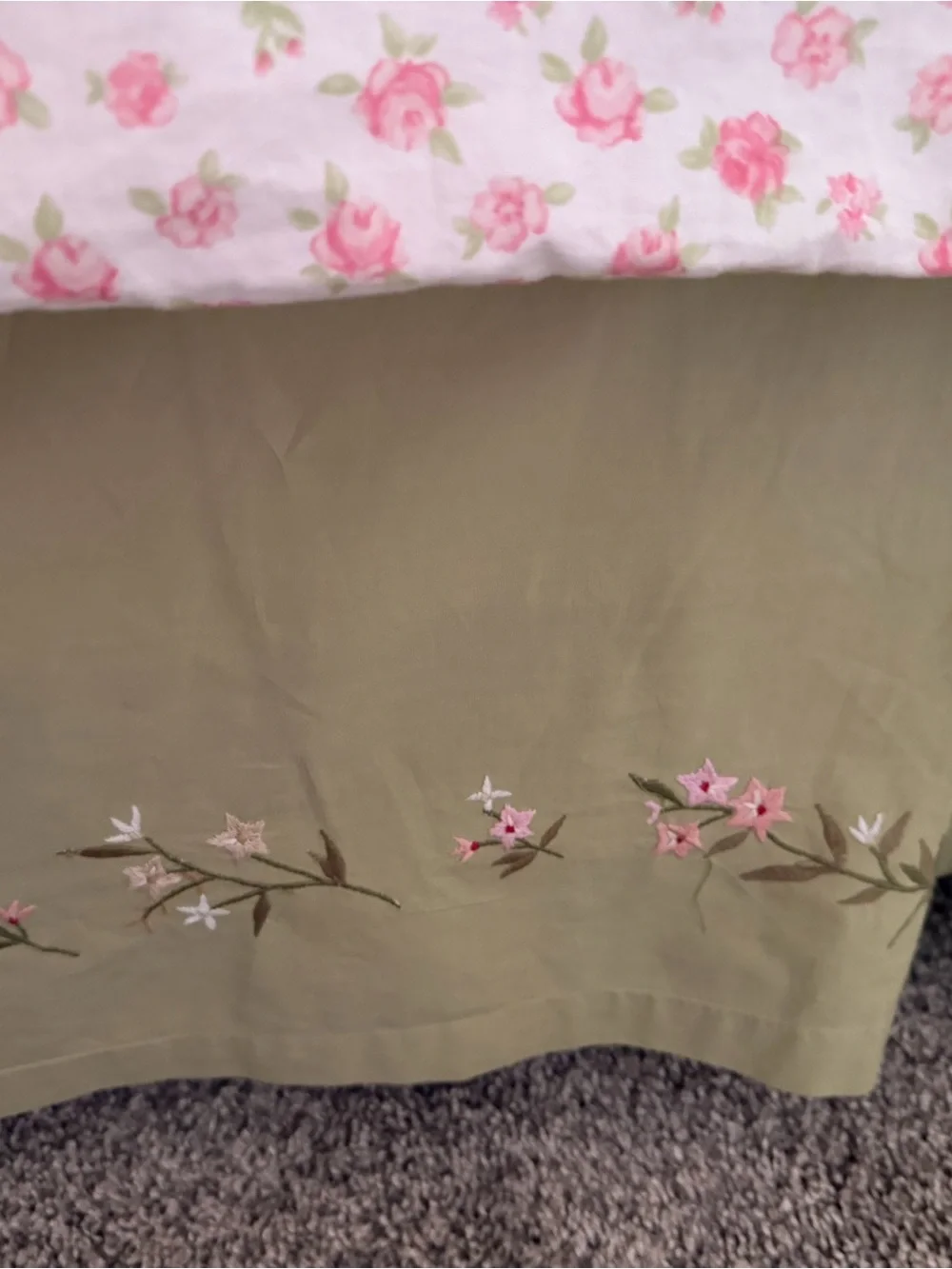 Pottery Barn Floral Embroidered Bed Skirt Queen EUC